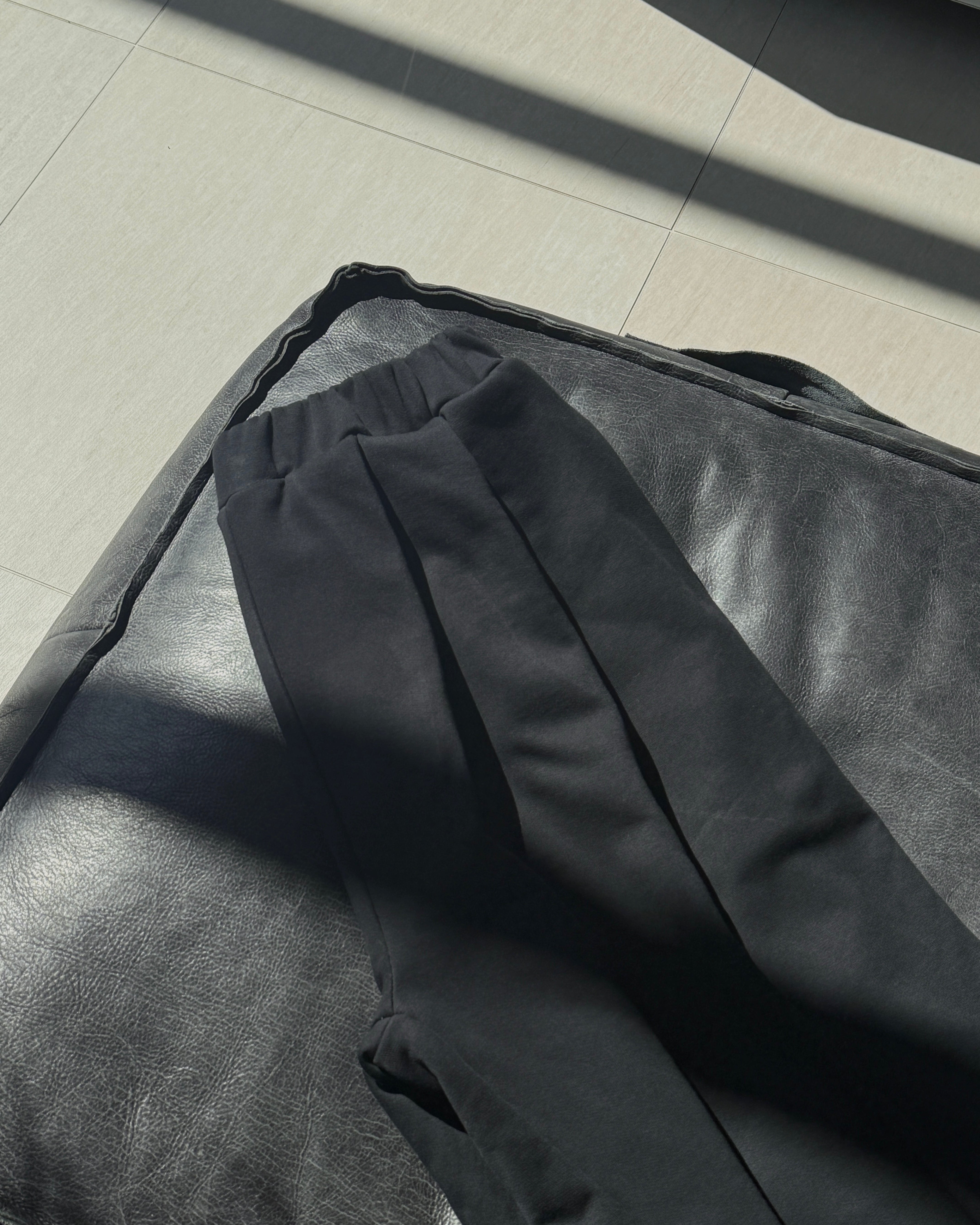The Sweatpants in Black